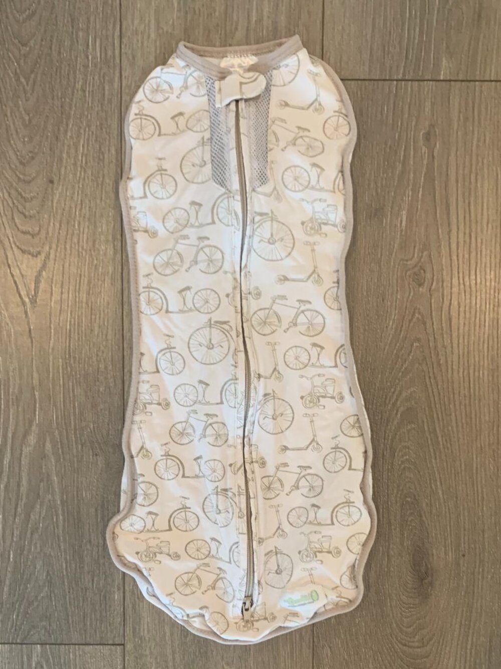 Woombie Air Swaddle Bicycle Print 14-19 lbs/3-6 months